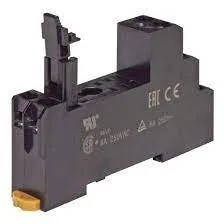 OMRON P2RFZ-08-E reléfoglalat